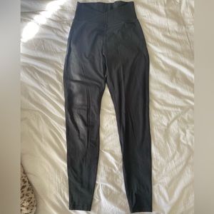 Alphalete leggings with cutout design size S